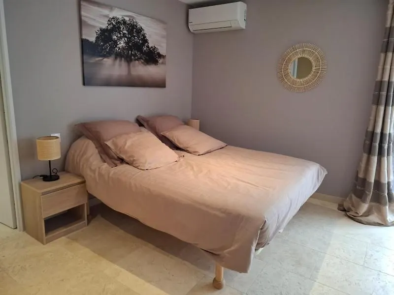 Chambre Independante Avec Salle De Bain Et Terrasse Privative Au Coeur Des Alpilles Aureille